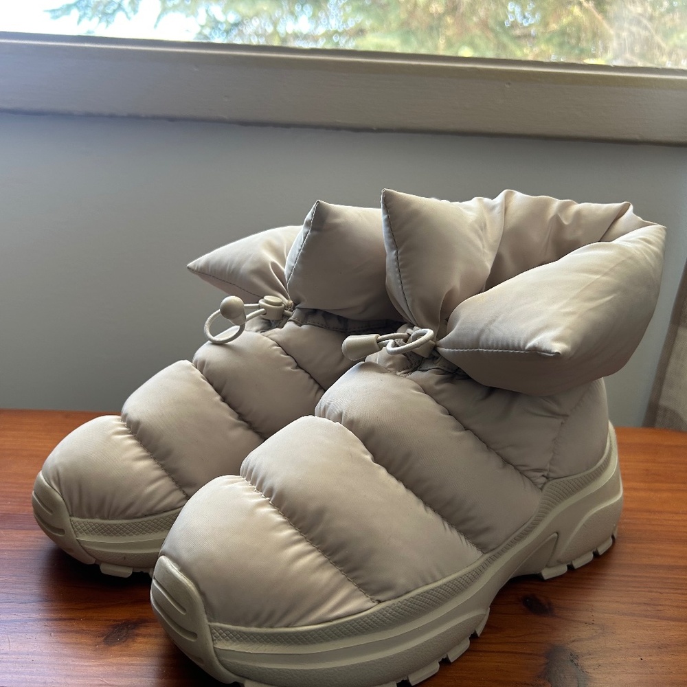 H&M pillow boots